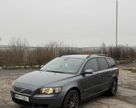 Серый Вольво В50, объемом двигателя 1.6 л и пробегом 300 тыс. км за 3250 $, фото 1 на Automoto.ua