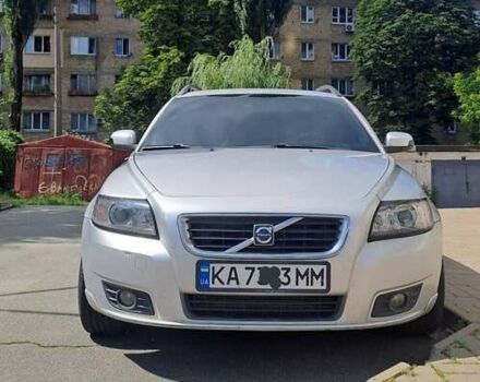 Серый Вольво В50, объемом двигателя 2 л и пробегом 269 тыс. км за 4100 $, фото 1 на Automoto.ua