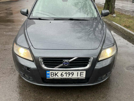 Вольво V50 2008 у Рівному на Automoto.ua Сірий Вольво V50, об'ємом двигуна 1.6 л та пробігом 220 тис. км за 6500 $, фото 1 на Automoto.ua