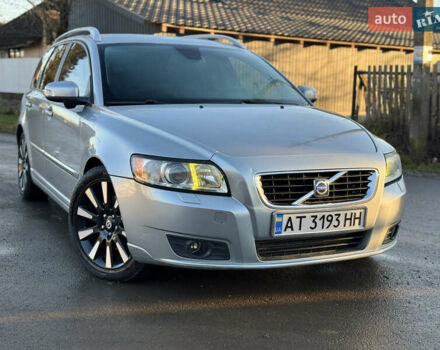 Серый Вольво В50, объемом двигателя 2 л и пробегом 340 тыс. км за 7300 $, фото 1 на Automoto.ua