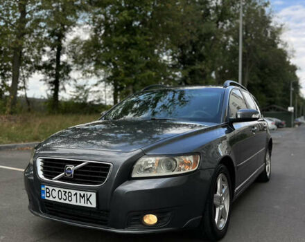 Серый Вольво В50, объемом двигателя 2 л и пробегом 250 тыс. км за 7999 $, фото 1 на Automoto.ua
