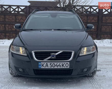 Серый Вольво В50, объемом двигателя 1.56 л и пробегом 216 тыс. км за 7300 $, фото 1 на Automoto.ua