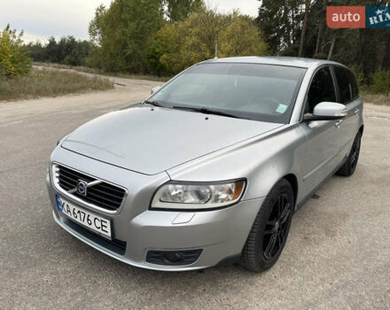 Сірий Вольво V50, об'ємом двигуна 2 л та пробігом 241 тис. км за 7500 $, фото 1 на Automoto.ua