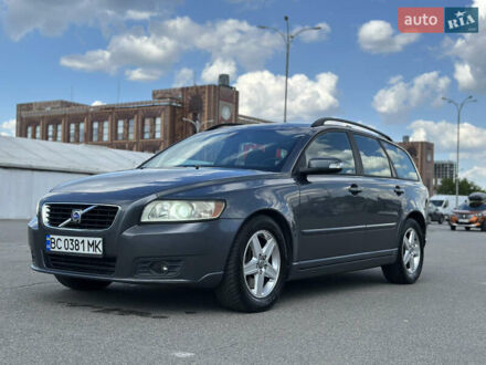 Вольво V50 2008 у Києві на Automoto.ua Сірий Вольво V50, об'ємом двигуна 2 л та пробігом 258 тис. км за 7400 $, фото 1 на Automoto.ua