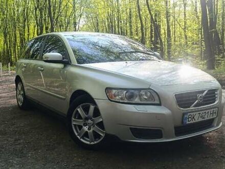 Вольво V50 2008 у Луцьку на Automoto.ua Сірий Вольво V50, об'ємом двигуна 1.6 л та пробігом 404 тис. км за 5500 $, фото 1 на Automoto.ua