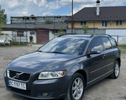 Серый Вольво В50, объемом двигателя 2 л и пробегом 301 тыс. км за 7800 $, фото 1 на Automoto.ua