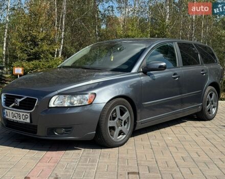 Серый Вольво В50, объемом двигателя 2.4 л и пробегом 235 тыс. км за 7490 $, фото 1 на Automoto.ua