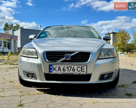 Сірий Вольво V50, об'ємом двигуна 2 л та пробігом 241 тис. км за 7500 $, фото 1 на Automoto.ua
