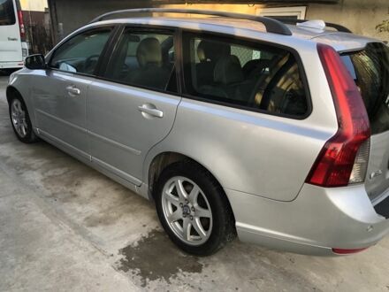 Сірий Вольво V50, об'ємом двигуна 2 л та пробігом 302 тис. км за 4900 $, фото 1 на Automoto.ua