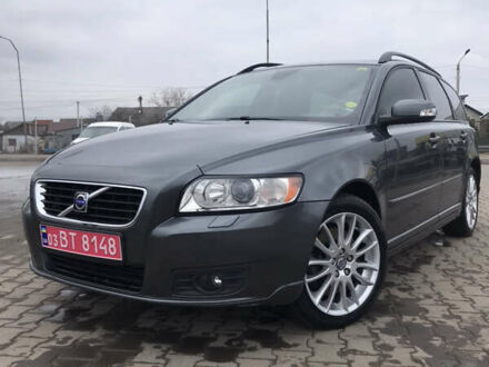 Вольво V50 2009 у Нововолинськ на Automoto.ua Сірий Вольво V50, об'ємом двигуна 2 л та пробігом 216 тис. км за 8200 $, фото 1 на Automoto.ua