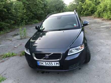 Вольво V50 2009 у Шепетовке на Automoto.ua Сірий Вольво V50, об'ємом двигуна 1.6 л та пробігом 273 тис. км за 6300 $, фото 1 на Automoto.ua