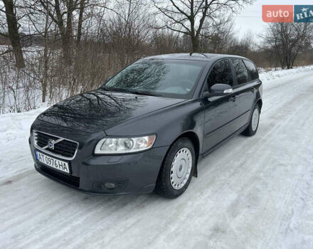 Серый Вольво В50, объемом двигателя 1.56 л и пробегом 244 тыс. км за 4600 $, фото 1 на Automoto.ua