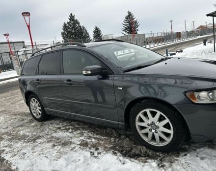 Серый Вольво В50, объемом двигателя 1.6 л и пробегом 342 тыс. км за 6500 $, фото 1 на Automoto.ua