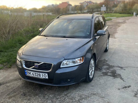 Вольво V50 2009 у Рівному на Automoto.ua Сірий Вольво V50, об'ємом двигуна 1.6 л та пробігом 317 тис. км за 6600 $, фото 1 на Automoto.ua
