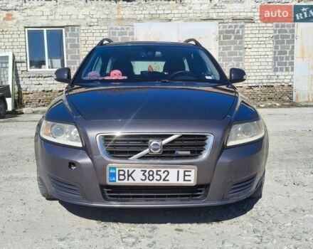 Серый Вольво В50, объемом двигателя 1.56 л и пробегом 273 тыс. км за 7500 $, фото 1 на Automoto.ua