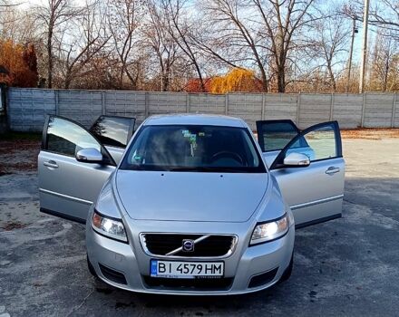 Серый Вольво В50, объемом двигателя 1.6 л и пробегом 270 тыс. км за 7100 $, фото 1 на Automoto.ua