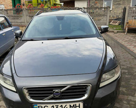 Серый Вольво В50, объемом двигателя 1.6 л и пробегом 240 тыс. км за 5500 $, фото 1 на Automoto.ua