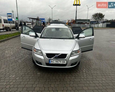 Серый Вольво В50, объемом двигателя 2 л и пробегом 264 тыс. км за 8500 $, фото 1 на Automoto.ua