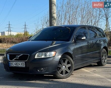 Серый Вольво В50, объемом двигателя 2 л и пробегом 239 тыс. км за 7650 $, фото 1 на Automoto.ua