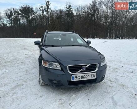 Серый Вольво В50, объемом двигателя 1.56 л и пробегом 199 тыс. км за 7300 $, фото 1 на Automoto.ua