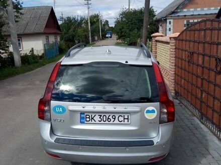 Серый Вольво В50, объемом двигателя 2 л и пробегом 309 тыс. км за 7200 $, фото 1 на Automoto.ua