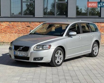 Вольво В50 2009 в Славуте на Automoto.ua Серый Вольво В50, объемом двигателя 2 л и пробегом 258 тыс. км за 7500 $, фото 1 на Automoto.ua