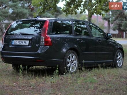 Серый Вольво В50, объемом двигателя 1.6 л и пробегом 235 тыс. км за 6000 $, фото 1 на Automoto.ua