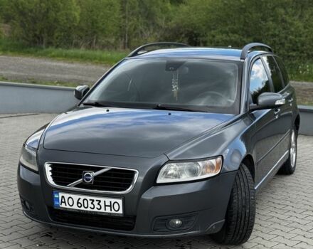 Серый Вольво В50, объемом двигателя 2 л и пробегом 400 тыс. км за 5500 $, фото 1 на Automoto.ua