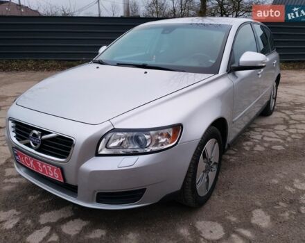 Серый Вольво В50, объемом двигателя 1.6 л и пробегом 220 тыс. км за 7000 $, фото 1 на Automoto.ua