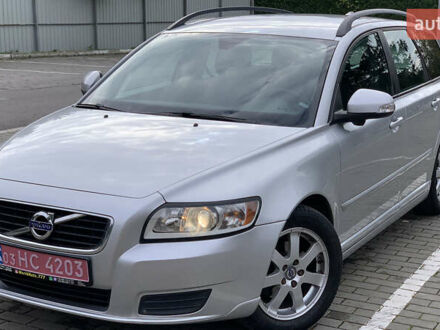 Вольво В50 2010 в Луцке на Automoto.ua Серый Вольво В50, объемом двигателя 1.6 л и пробегом 263 тыс. км за 7400 $, фото 1 на Automoto.ua