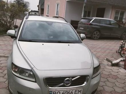 Серый Вольво В50, объемом двигателя 1.56 л и пробегом 279 тыс. км за 7200 $, фото 1 на Automoto.ua