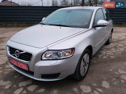 Серый Вольво В50, объемом двигателя 1.6 л и пробегом 220 тыс. км за 7500 $, фото 1 на Automoto.ua