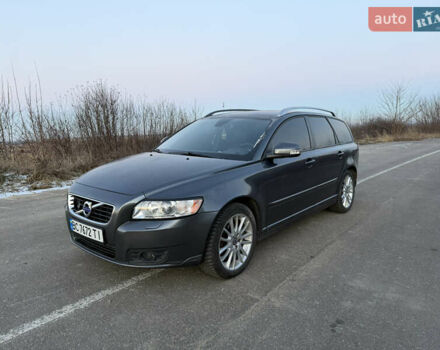 Серый Вольво В50, объемом двигателя 1.56 л и пробегом 188 тыс. км за 8000 $, фото 1 на Automoto.ua