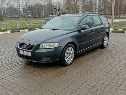 Серый Вольво В50, объемом двигателя 2 л и пробегом 320 тыс. км за 3600 $, фото 1 на Automoto.ua