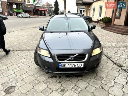 Вольво V50 2010 у Дубно на Automoto.ua Сірий Вольво V50, об'ємом двигуна 1.6 л та пробігом 251 тис. км за 6799 $, фото 1 на Automoto.ua