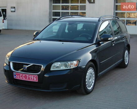 Вольво В50 2010 в Ивано-Франковске на Automoto.ua Серый Вольво В50, объемом двигателя 1.6 л и пробегом 251 тыс. км за 6100 $, фото 1 на Automoto.ua