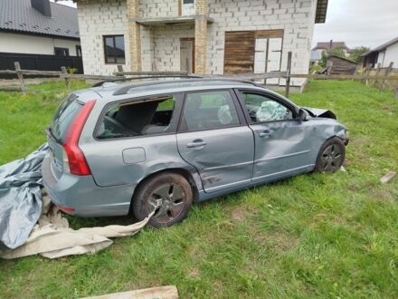 Вольво В50 2010 в Бродах на Automoto.ua Серый Вольво В50, объемом двигателя 1.6 л и пробегом 250 тыс. км за 1500 $, фото 1 на Automoto.ua