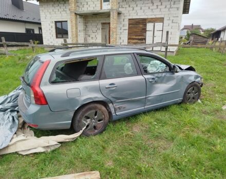 Серый Вольво В50, объемом двигателя 1.6 л и пробегом 250 тыс. км за 1500 $, фото 1 на Automoto.ua