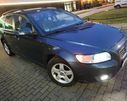 Серый Вольво В50, объемом двигателя 0 л и пробегом 176 тыс. км за 7777 $, фото 1 на Automoto.ua