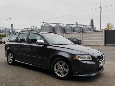Вольво V50 2010 у Корсунь-Шевченковском на Automoto.ua Сірий Вольво V50, об'ємом двигуна 1.6 л та пробігом 203 тис. км за 8400 $, фото 1 на Automoto.ua