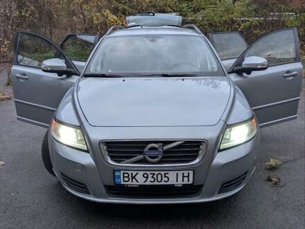 Серый Вольво В50, объемом двигателя 1.6 л и пробегом 273 тыс. км за 7300 $, фото 1 на Automoto.ua