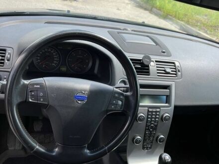 Серый Вольво В50, объемом двигателя 1.6 л и пробегом 227 тыс. км за 7500 $, фото 1 на Automoto.ua