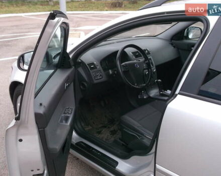 Серый Вольво В50, объемом двигателя 1.6 л и пробегом 206 тыс. км за 7450 $, фото 1 на Automoto.ua