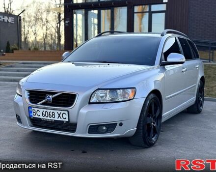 Серый Вольво В50, объемом двигателя 2 л и пробегом 294 тыс. км за 7699 $, фото 1 на Automoto.ua