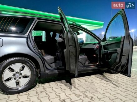 Серый Вольво В50, объемом двигателя 1.56 л и пробегом 249 тыс. км за 7400 $, фото 1 на Automoto.ua