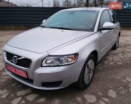 Серый Вольво В50, объемом двигателя 1.6 л и пробегом 220 тыс. км за 7400 $, фото 1 на Automoto.ua