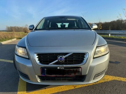 Серый Вольво В50, объемом двигателя 1.6 л и пробегом 214 тыс. км за 3484 $, фото 1 на Automoto.ua