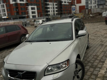 Серый Вольво В50, объемом двигателя 1.56 л и пробегом 280 тыс. км за 6500 $, фото 1 на Automoto.ua