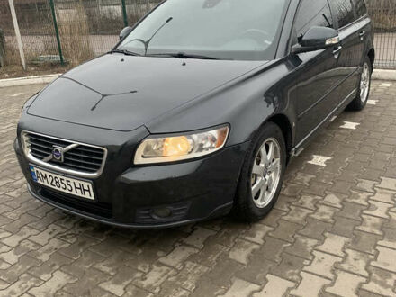 Вольво В50 2010 в Житомире на Automoto.ua Серый Вольво В50, объемом двигателя 2 л и пробегом 281 тыс. км за 8000 $, фото 1 на Automoto.ua