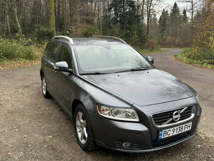 Серый Вольво В50, объемом двигателя 1.6 л и пробегом 316 тыс. км за 7800 $, фото 1 на Automoto.ua